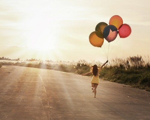 balloons,light,running,free,people,girl-fe0cfe421a561fe0bdfd691cc89120b6_h